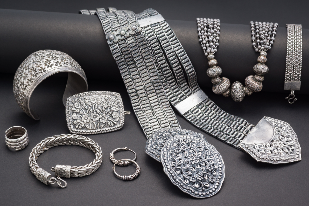 Gümüş Takılar Nasıl Temizlenir? Gümüş Bakım Rehberi