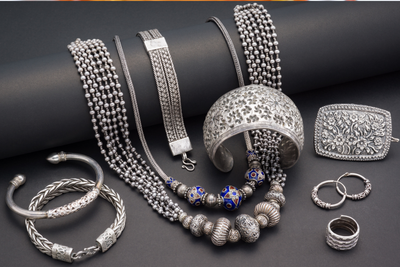 Gümüş Takılar Nasıl Temizlenir? Gümüş Bakım Rehberi