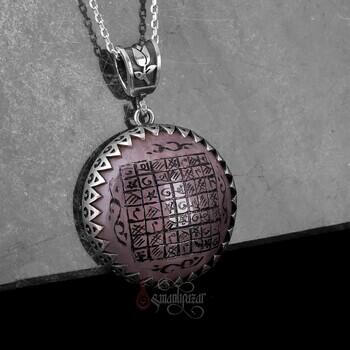 Celcelutiye Yazılı Elde Oyma Sanatı Pembe Kuvars Taşı Gümüş Kolye - Osmanlı Pazar