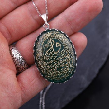 Ortası Nazar Ayeti Kenarları Ayetel Kürsi Yazılı Yeşil Akik Gümüş Kolye - Thumbnail