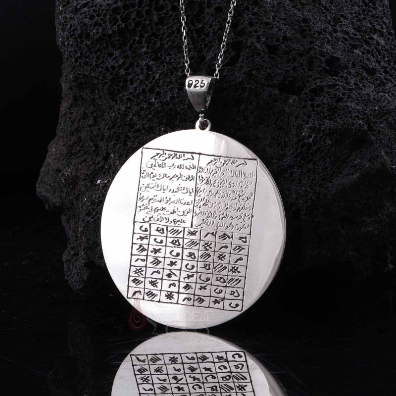 Solunda Ayetel Kürsi Sağında Fatiha Alt Kısmında Celcelutiye Duası Yazılı Gümüş Kolye