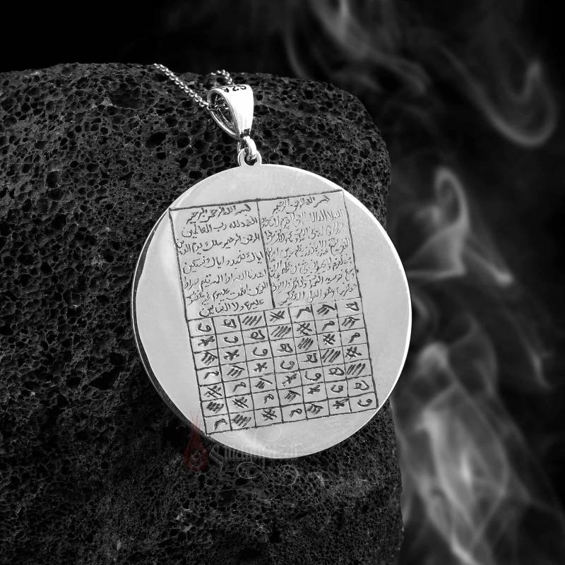 Solunda Ayetel Kürsi Sağında Fatiha Alt Kısmında Celcelutiye Duası Yazılı Gümüş Kolye